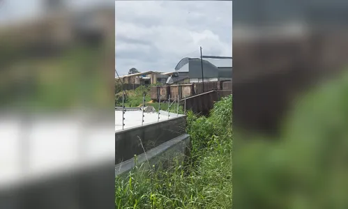 
							Trem descarrila e interdita cruzamentos na região da Vila Nova, em Apucarana
						
						