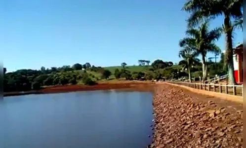 
							Baixa vazão de represa chama a atenção de visitantes
						
						