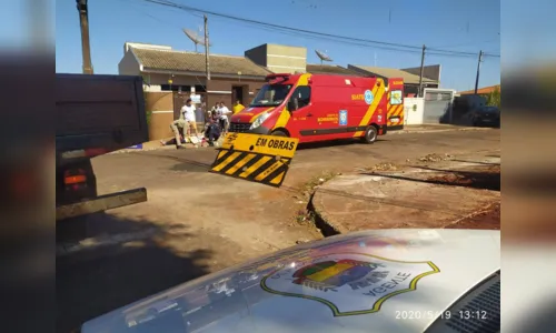 
							Mulher fica ferida em colisão entre moto e caminhão
						
						