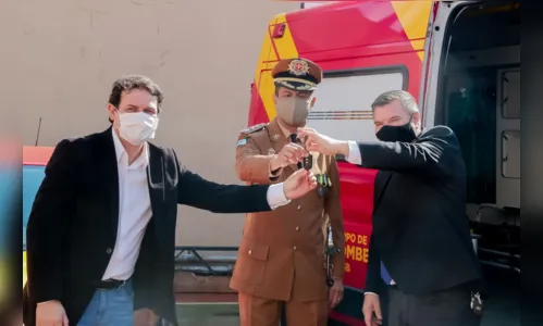 
							Bombeiros realizam troca de comando e entrega de viaturas
						
						