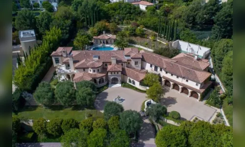 
							Sofia Vergara e Joe Manganiello compram mansão de R$ 127 milhões nos EUA
						
						