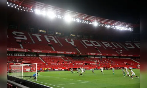 
							Espanhol volta com abraços após gols e vitória do Sevilla em clássico
						
						
