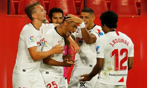 
							Espanhol volta com abraços após gols e vitória do Sevilla em clássico
						
						