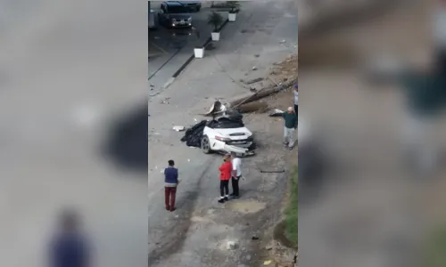 
							Carro parte ao meio em acidente e mata filho do proprietário da Angeloni
						
						