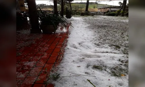 
							Chuva de granizo assusta moradores da região
						
						
