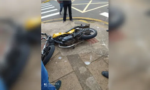 
							Jovem motociclista sofre ferimentos após acidente no centro de Apucarana
						
						