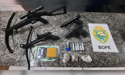 
							Homem em surto é preso atirando com pistolas de ar comprimido
						
						