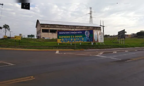 
							Outdoor com imagem do presidente Bolsonaro é pichado em Apucarana
						
						