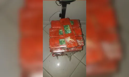 
							PRF apreende drogas com selo 'Covid-19' na BR-277
						
						