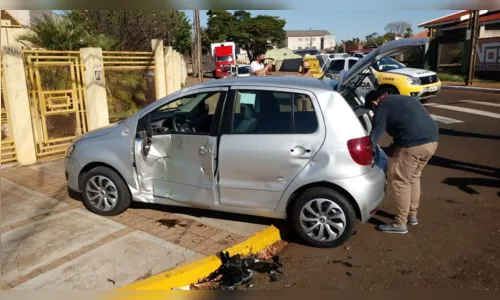 
							Pai e filho sofrem ferimentos após acidente em Apucarana, assista
						
						