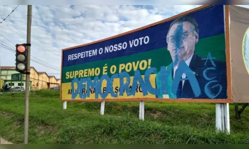 
							Outdoor com imagem do presidente que foi pichado em Apucarana é substituído
						
						