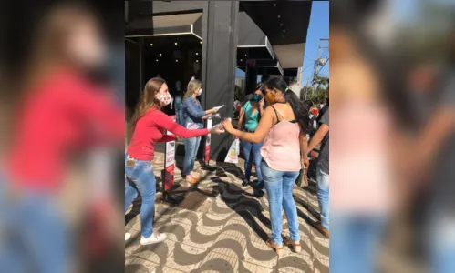 
							ACIA distribui máscaras e instala totens de álcool gel no centro
						
						