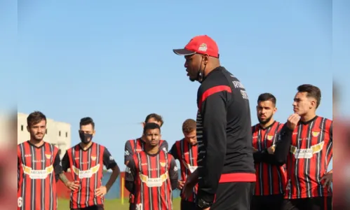 
							Tricolor apresenta novos atletas para o Paranaense
						
						