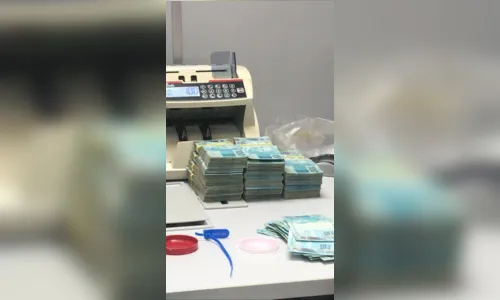 
							GAECO e Polícia Civil cumprem mandado na casa do presidente da Câmara de Arapongas
						
						