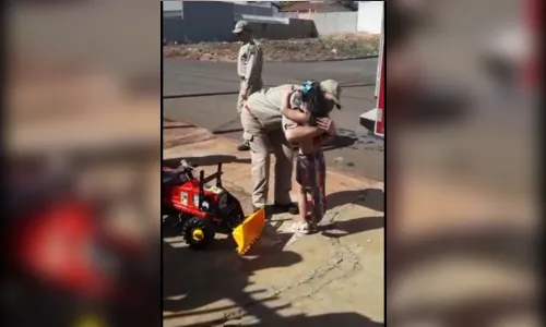 
							Bombeiros participam de aniversário de garotinha em Arapongas
						
						