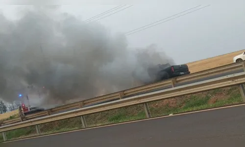 
							Caminhonete em chamas interrompe tráfego na BR 369; assista
						
						