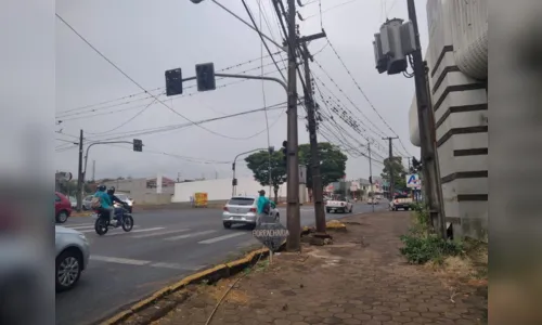 
							Fio de alta tenção se rompe na Avenida Governador Roberto da Silveira
						
						