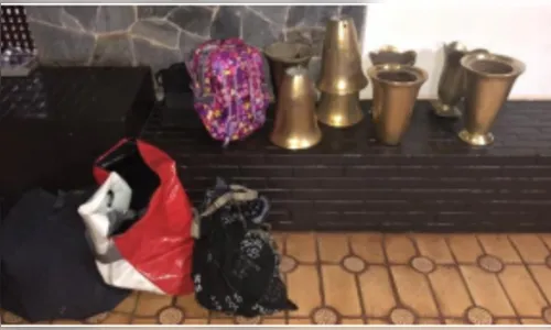 
							Três são presos por furto de placas de bronze de cemitério em Arapongas
						
						
