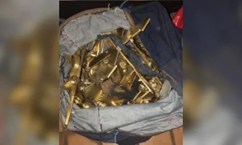 
							Três são presos por furto de placas de bronze de cemitério em Arapongas
						
						
