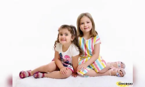 
							Briga entre irmãs termina em puxão de cabelo, cara de deboche e vira meme; assista
						
						