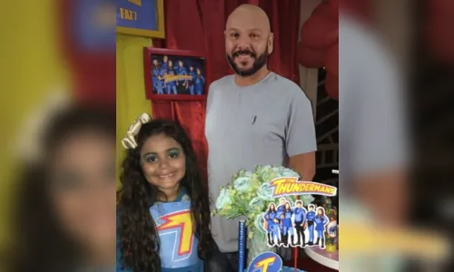 
							Menina que perdeu pai em acidente pede foto em tamanho real para festejar aniversário
						
						
