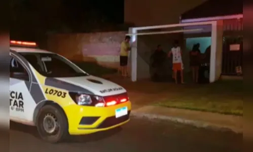
							Ex-namorado invade casa e esfaqueia três pessoas no Paraná
						
						