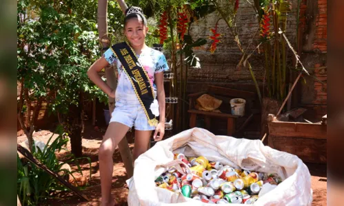 
							Garota vende latinhas na busca pelo sonho de ser miss; assista
						
						