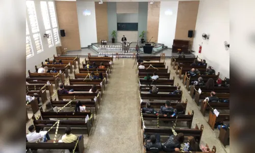 
							Igreja Adventista entrega doações de livros
						
						