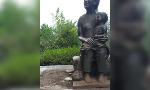 
							Estátuas de bronze são furtadas de museu da região
						
						