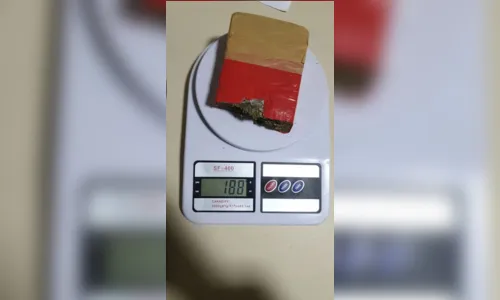 
							Traficante é preso e PM apreende maconha e crack
						
						