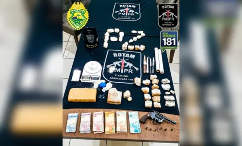 
							PM apreende crack, maconha, cocaína e arma; dois homens foram presos
						
						