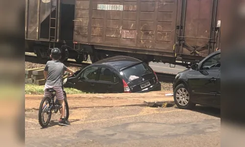 
						
							Acidente envolvendo carro e trem é registrado em Arapongas
						
						