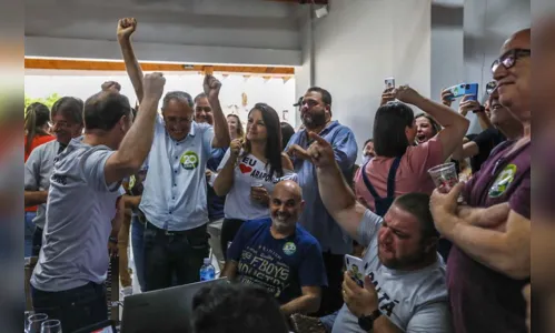 
							Extratos das urnas apontam Sergio Onofre reeleito; equipe comemora
						
						