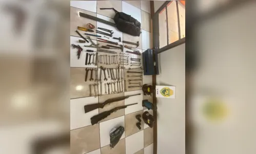 
							Ladrões quebram parede e arrombam cofre de posto
						
						