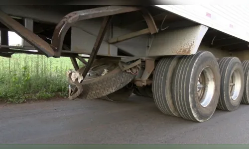 
							Acidente entre carro e caminhão é registrado na BR-277
						
						
