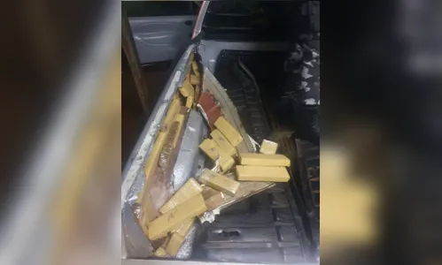 
							Polícia encontra droga em veículo que estava sendo guinchado
						
						