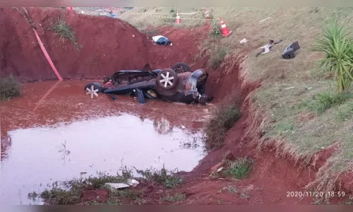 
							Capotamento deixa vítima grave na PR 444; helicóptero SAMU fez resgate
						
						