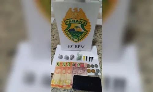 
							PM de Apucarana apreende maconha, cocaína e prende dois homens
						
						