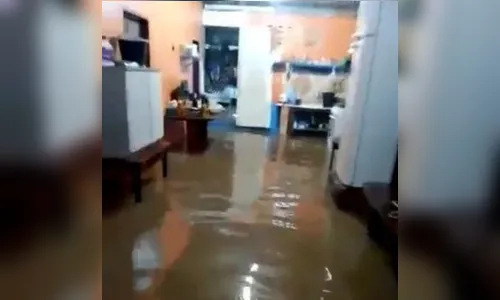 
							Há 21 dias sem energia, moradores do Amapá sofrem com temporal
						
						