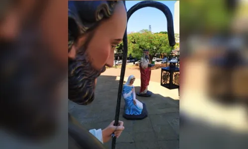 
							Presépio em tamanho real está sendo montado na Catedral Nossa Senhora de Loures
						
						