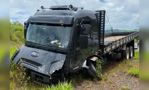 
							Colisão entre carro e caminhão mata família na PR-170
						
						