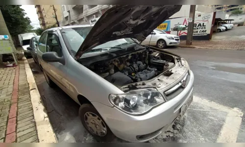 
							Carro pega fogo na área central de Apucarana; vídeo
						
						