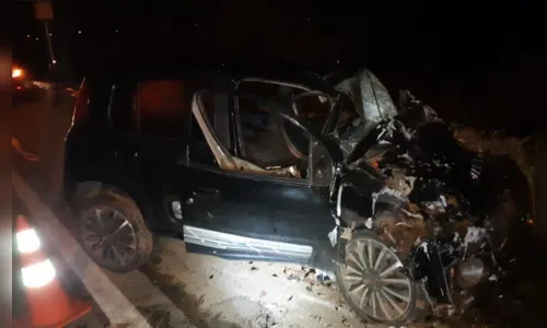 
							Durante fuga, criminosos colidem contra carro de família e criança morre
						
						