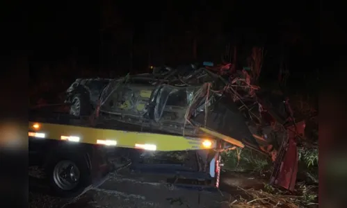 
						
							Jovem de 24 anos morre após colidir veículo em barranco na PR-542
						
						