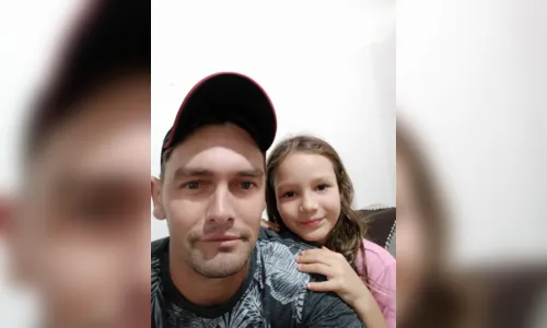 
						
							Pai de menina que morreu enroscada em balanço lamenta morte da filha
						
						