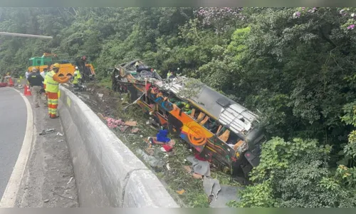 
							Sobe para 12 o número de mortes em acidente envolvendo ônibus no litoral
						
						