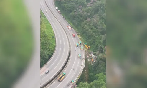 
							Sobe para 12 o número de mortes em acidente envolvendo ônibus no litoral
						
						