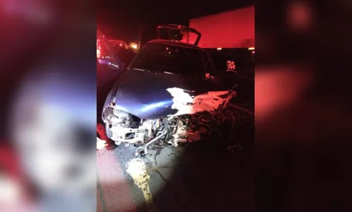 
							Motorista foge de abordagem e bate carro a 140 km/h
						
						