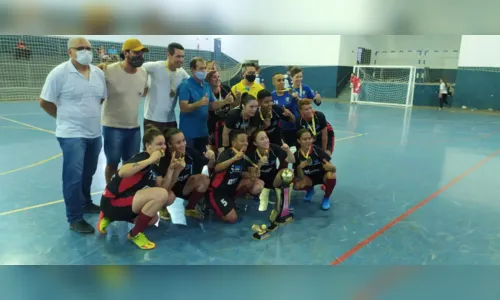 
							Equipe de futsal feminino de Apucarana conquista título regional
						
						