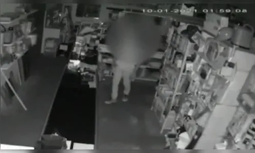 
						
							Ex-funcionário furta, defeca e se masturba no interior de loja onde trabalhou
						
						